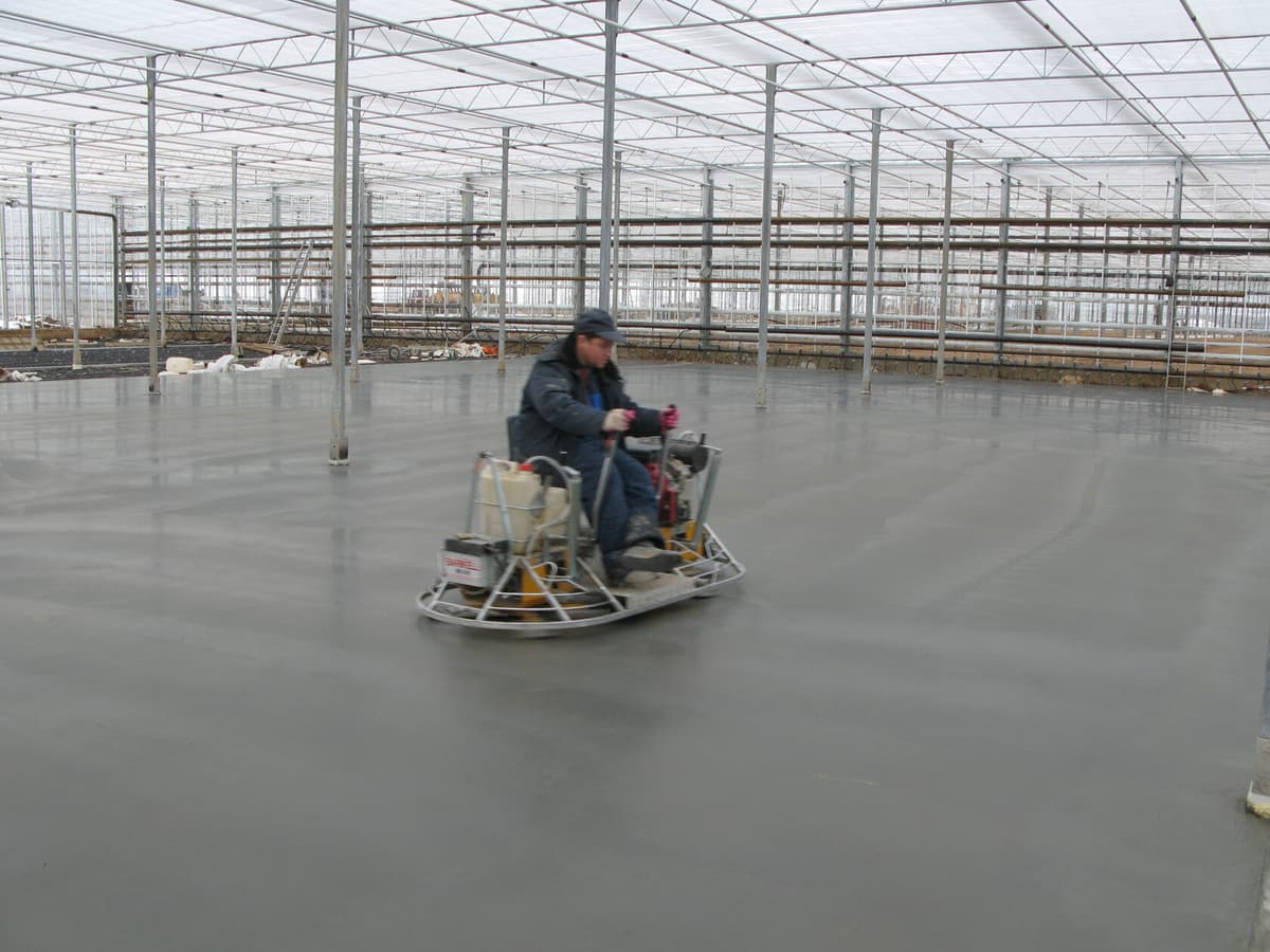 Устройство бетонного пола в теплицах