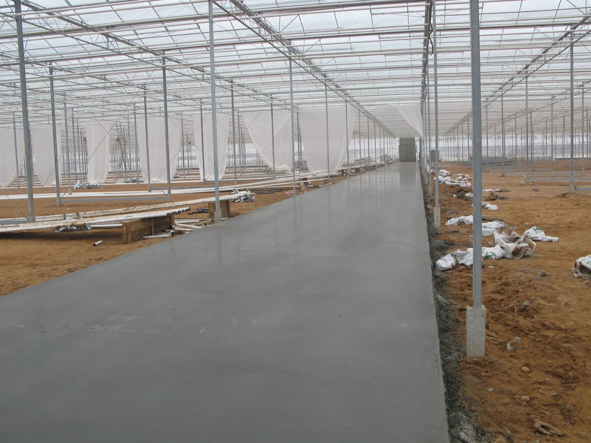 Устройство бетонной плиты в аграрном объекте